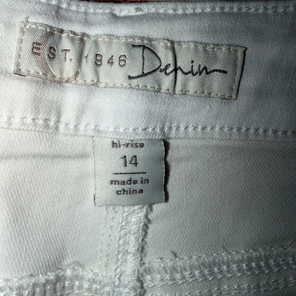 EST. 1946 White Lace Denim Shorts Size 14 Hi Rise Raw Hem Summer Boho Chic - Picture 3 of 7